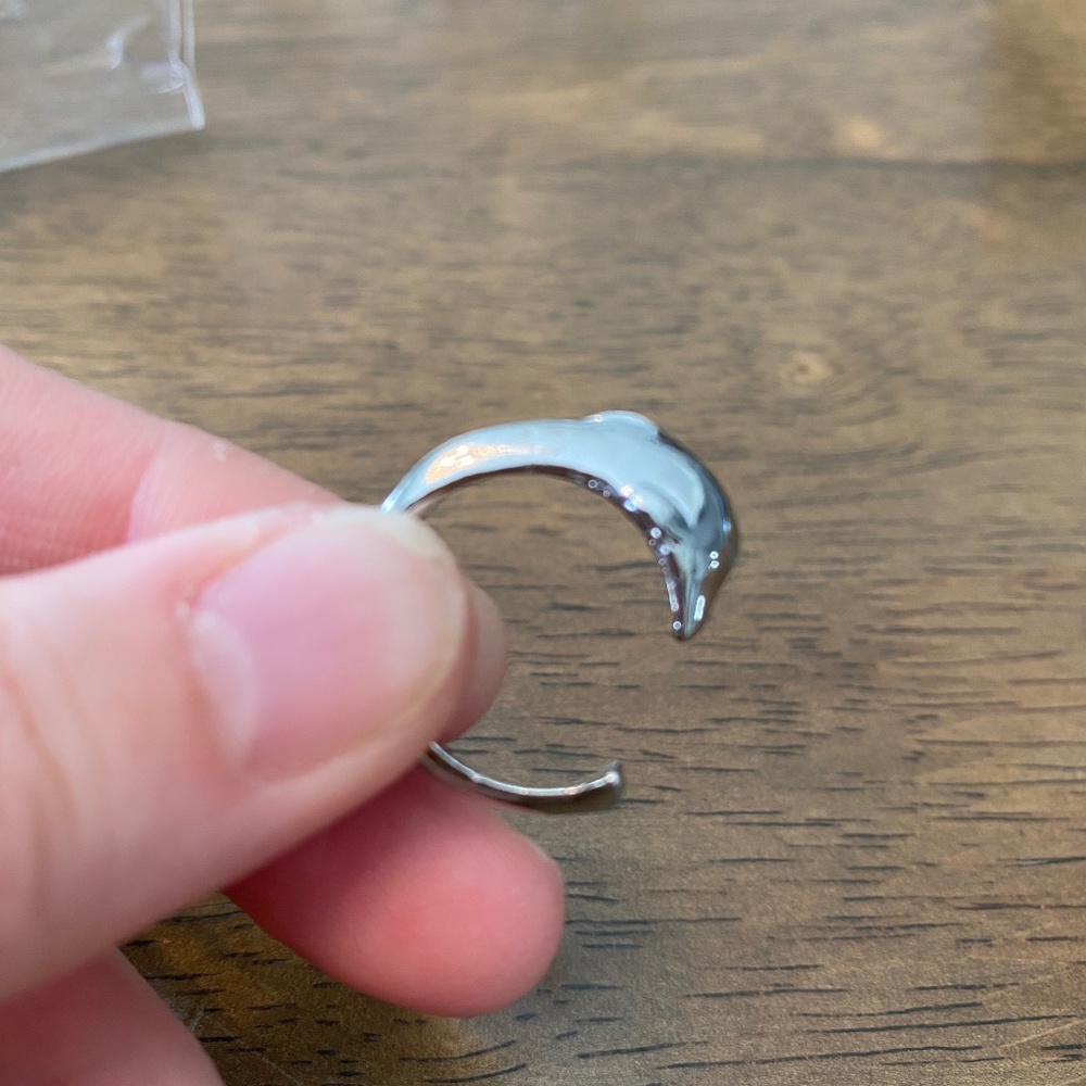 New : Adorable dolphin ring